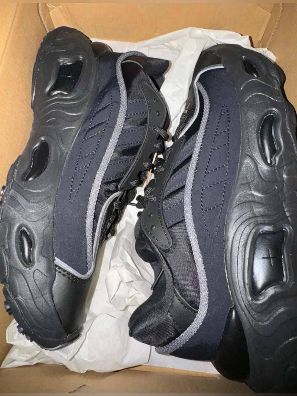 Brand New Adidas Black Oznova